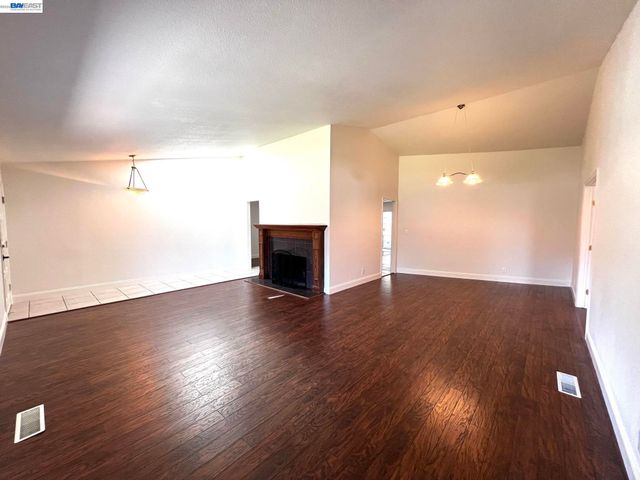 1147 Lomitas Ave, Livermore, CA 94550