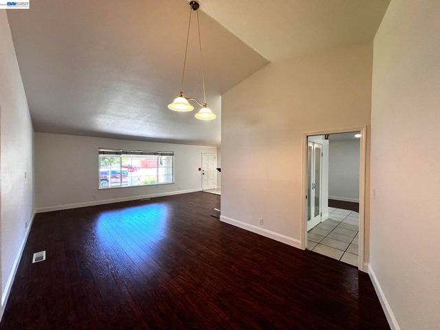 1147 Lomitas Ave, Livermore, CA 94550