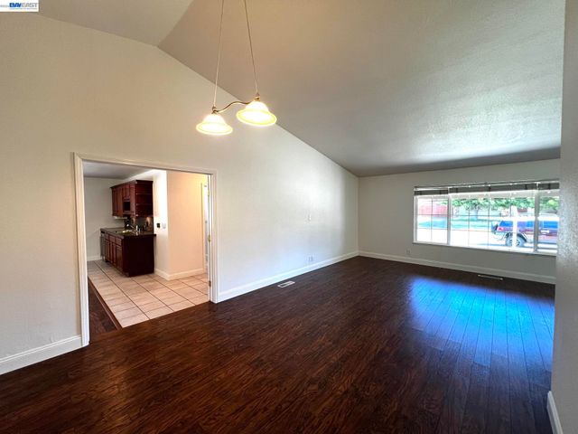1147 Lomitas Ave, Livermore, CA 94550