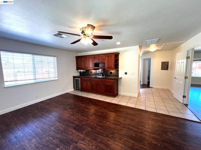 1147 Lomitas Ave, Livermore, CA 94550