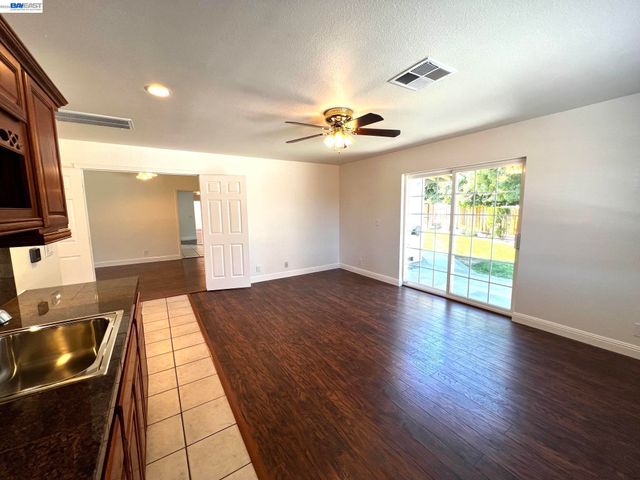 1147 Lomitas Ave, Livermore, CA 94550