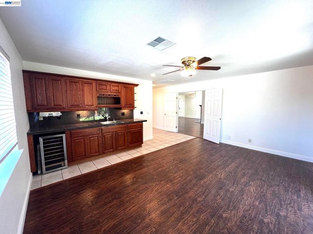 1147 Lomitas Ave, Livermore, CA 94550