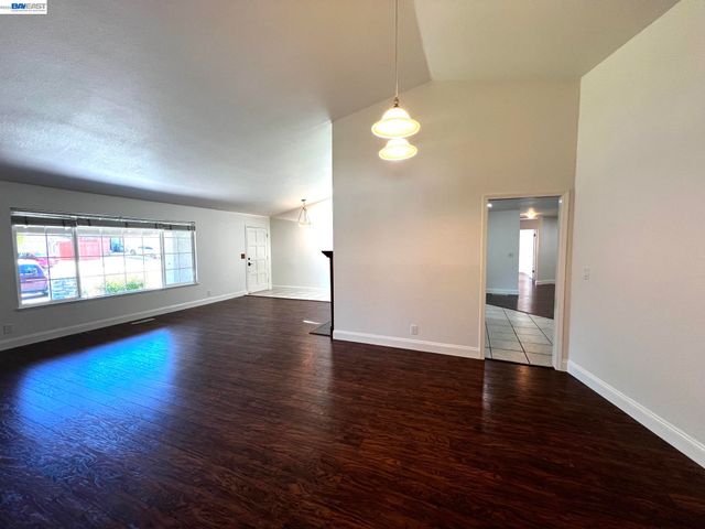 1147 Lomitas Ave, Livermore, CA 94550