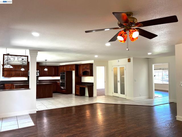 1147 Lomitas Ave, Livermore, CA 94550