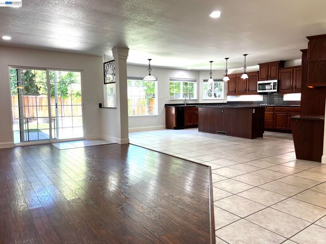 1147 Lomitas Ave, Livermore, CA 94550