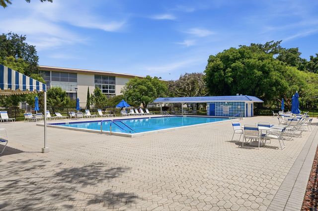 2401 Antigua Circle J3, Coconut Creek, FL 33066