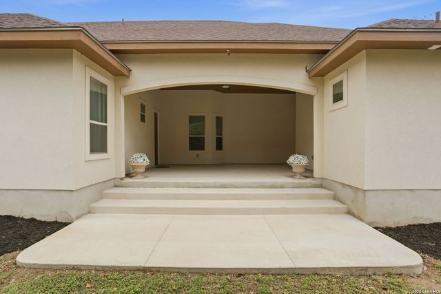 306 County Road 6876, Natalia, TX 78059