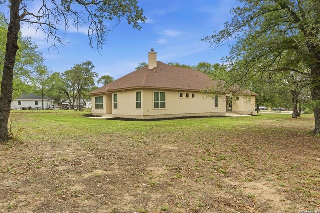 306 County Road 6876, Natalia, TX 78059