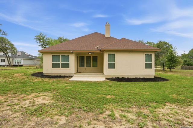 306 County Road 6876, Natalia, TX 78059