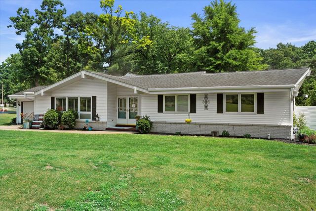 13255 W Old Oak COURT, New Berlin, WI 53151