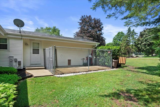 13255 W Old Oak COURT, New Berlin, WI 53151