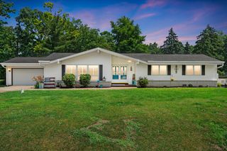 13255 W Old Oak COURT, New Berlin, WI 53151