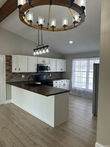 1051 W Division Road, Huntington, IN 46750