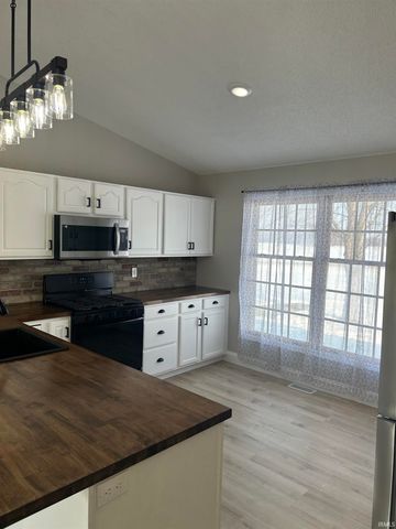 1051 W Division Road, Huntington, IN 46750