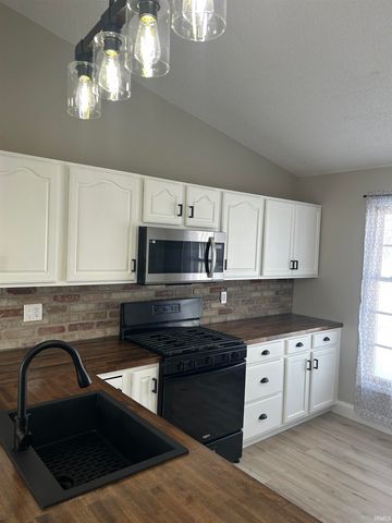 1051 W Division Road, Huntington, IN 46750