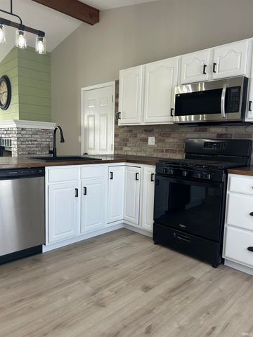 1051 W Division Road, Huntington, IN 46750