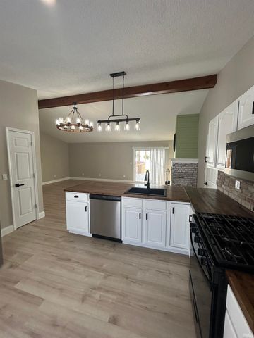 1051 W Division Road, Huntington, IN 46750