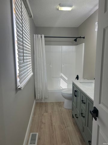 1051 W Division Road, Huntington, IN 46750