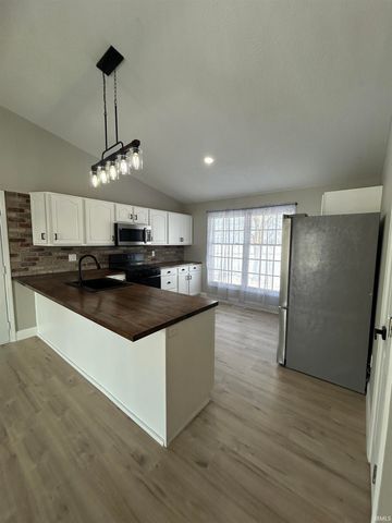 1051 W Division Road, Huntington, IN 46750