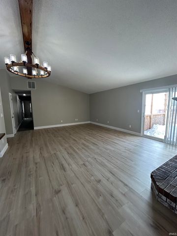 1051 W Division Road, Huntington, IN 46750