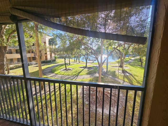 8592 W Sunrise Boulevard 209, Plantation, FL 33322