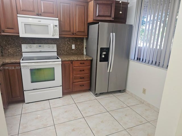 8592 W Sunrise Boulevard 209, Plantation, FL 33322