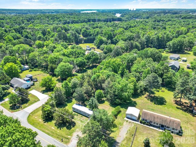 6067 Lake Wylie Road, Lake Wylie, SC 29710