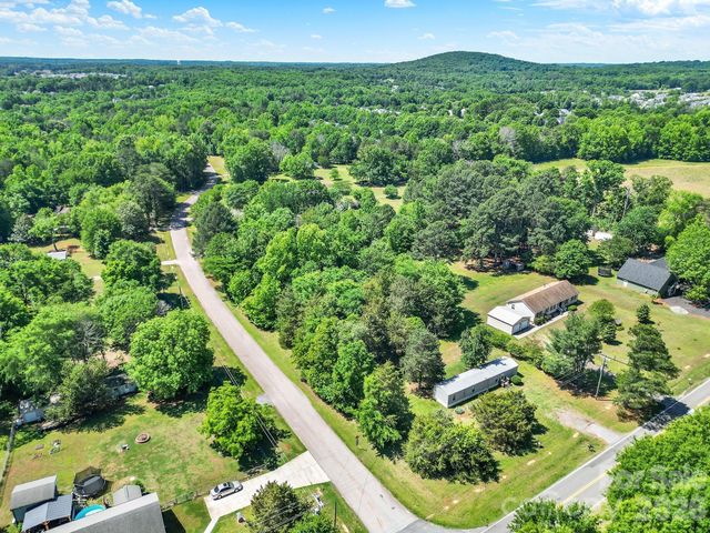 6067 Lake Wylie Road, Lake Wylie, SC 29710