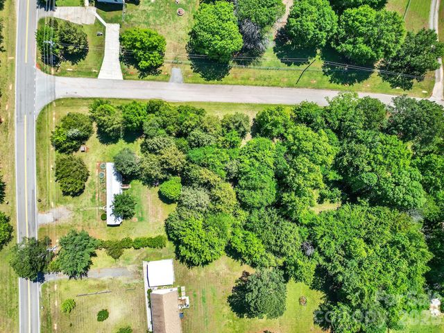 6067 Lake Wylie Road, Lake Wylie, SC 29710