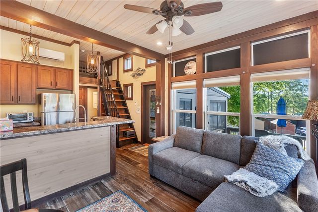 604 N Fleetwood Lane, Fair Play, SC 29643