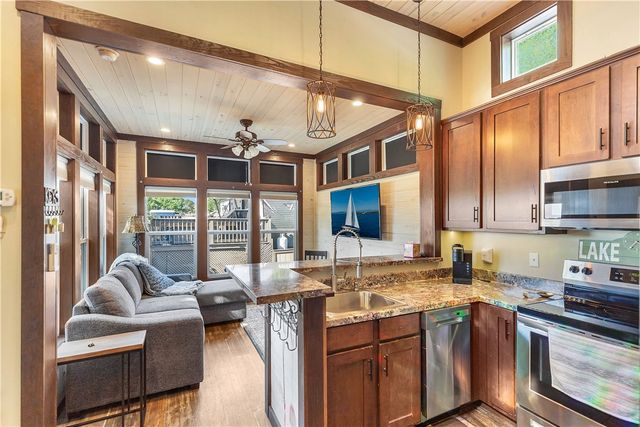 604 N Fleetwood Lane, Fair Play, SC 29643