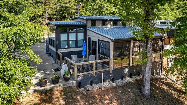 604 N Fleetwood Lane, Fair Play, SC 29643