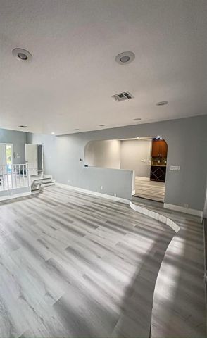 901 SW 121 AVE, Davie, FL 33325