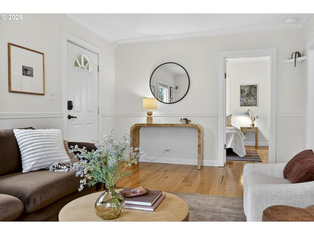 6128 Se REEDWAY St, Portland, OR 97206