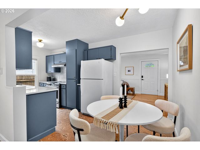 6128 Se REEDWAY St, Portland, OR 97206