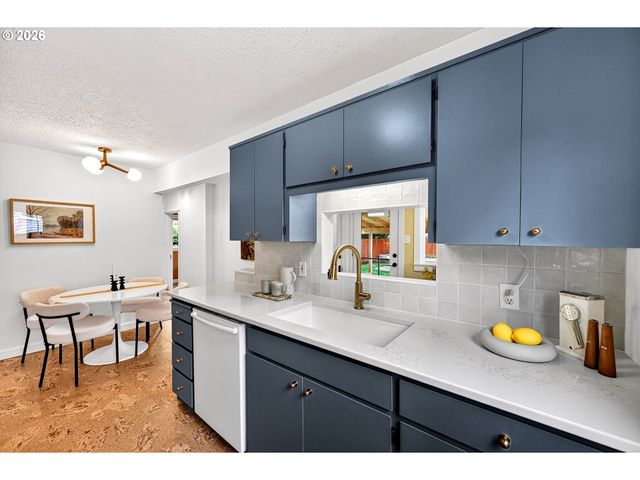 6128 Se REEDWAY St, Portland, OR 97206