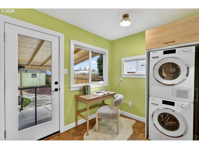 6128 Se REEDWAY St, Portland, OR 97206