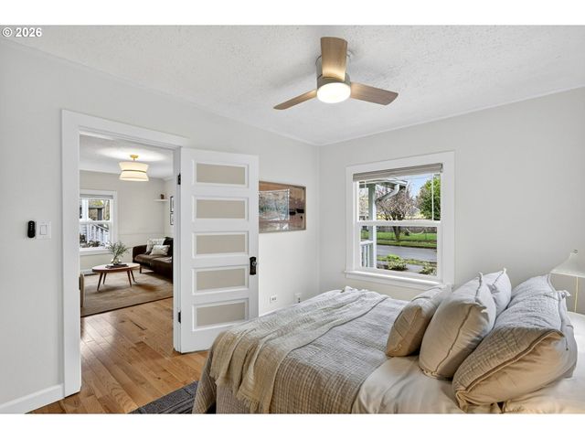 6128 Se REEDWAY St, Portland, OR 97206