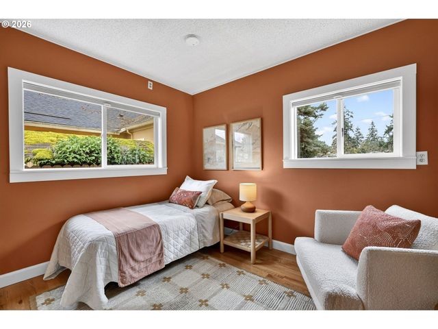 6128 Se REEDWAY St, Portland, OR 97206