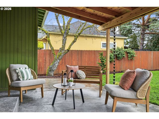 6128 Se REEDWAY St, Portland, OR 97206