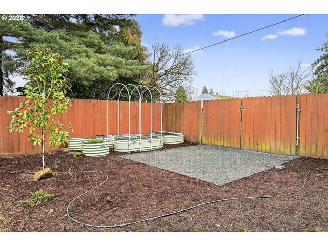 6128 Se REEDWAY St, Portland, OR 97206