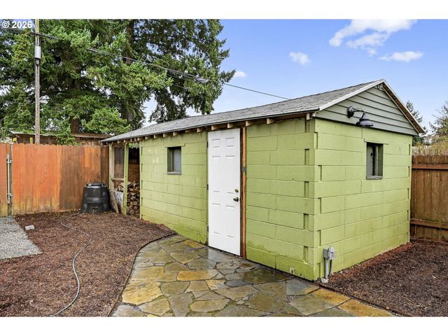 6128 Se REEDWAY St, Portland, OR 97206