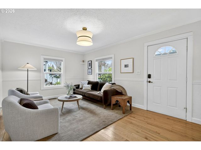 6128 Se REEDWAY St, Portland, OR 97206