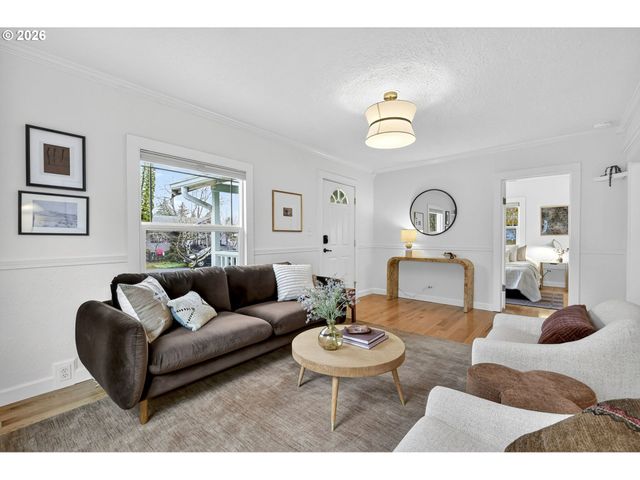 6128 Se REEDWAY St, Portland, OR 97206