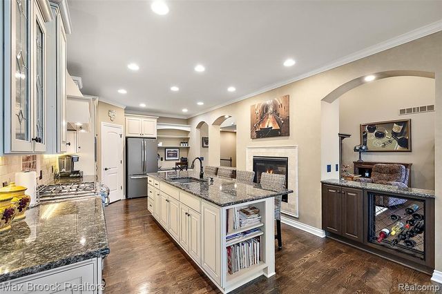 4353 Forest Avenue, Waterford, MI 48328