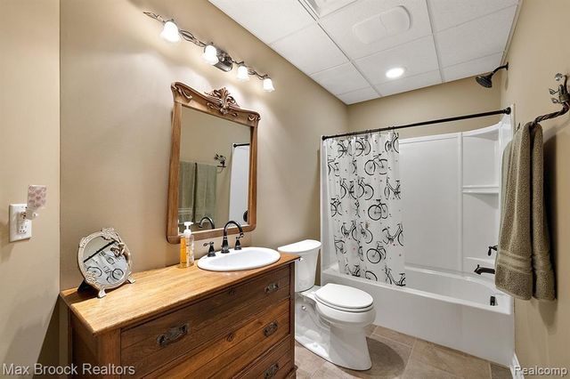 4353 Forest Avenue, Waterford, MI 48328