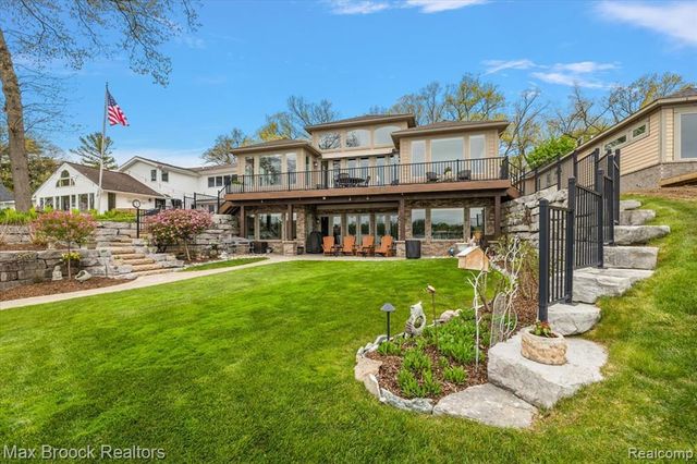 4353 Forest Avenue, Waterford, MI 48328