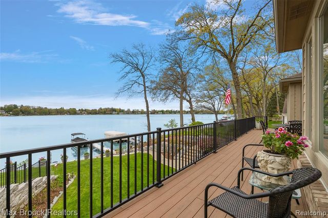 4353 Forest Avenue, Waterford, MI 48328