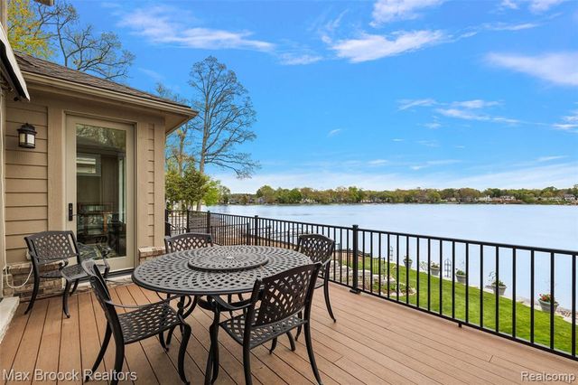 4353 Forest Avenue, Waterford, MI 48328