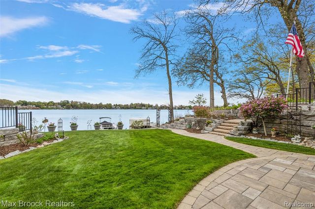4353 Forest Avenue, Waterford, MI 48328